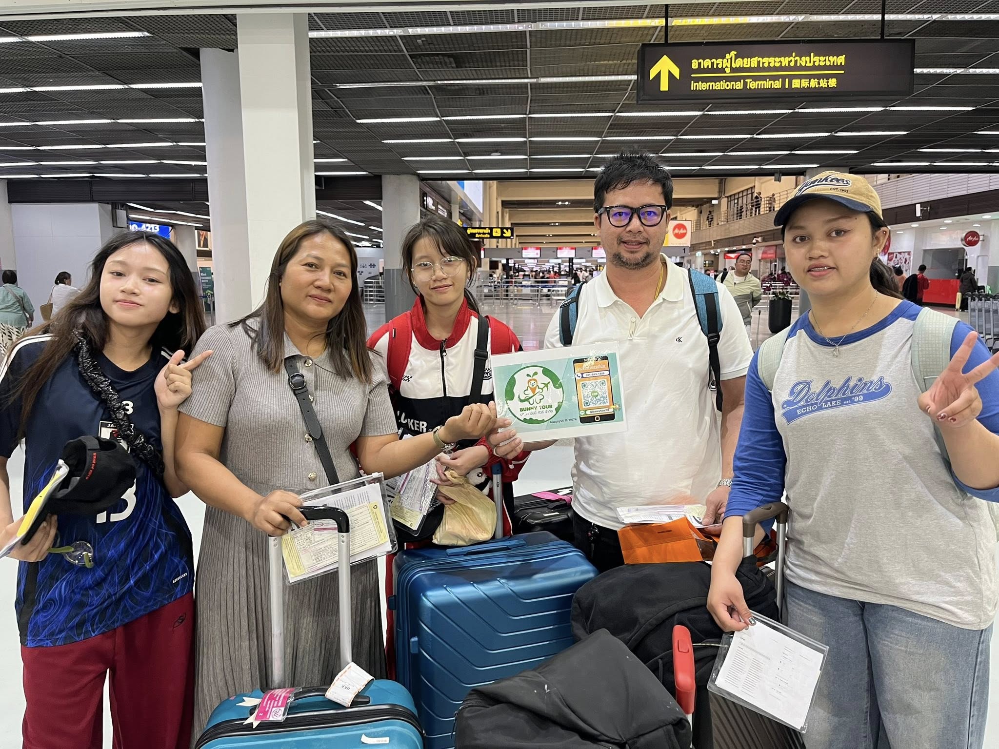 ขอบคุณที่ไว้ใจให้ BUNNYTOUR ดูแลทริปนี้นะครับ
 ติดต่อทีมเซลล์บันนี่ทัวร์
เพื่อความสะดวกและรวดเร็ว
096-1591888 (น้องกุ๊กไก่)
095-5468589 (น้องแพรวา)
091-8451888 (น้องกระต่าย)