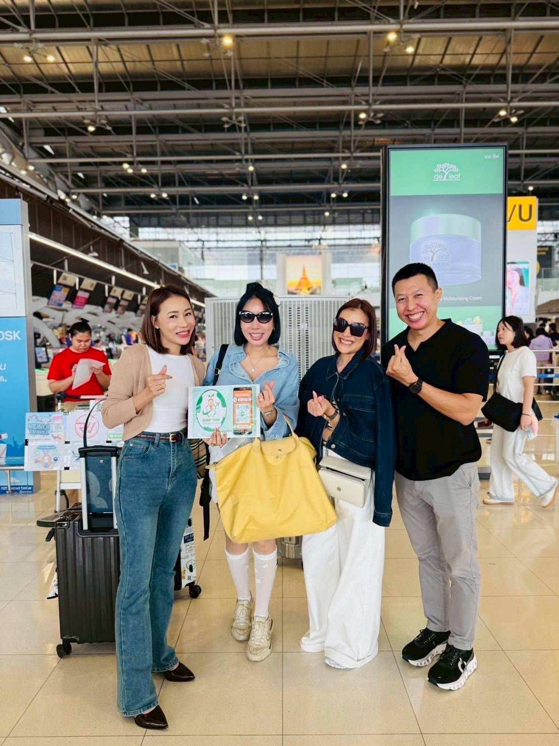 #Reviewลูกค้าบันนี่ทัวร์  ขอขอบพระคุณ  คุณธัญญพัทธ์ ปิติโชคภาคินนันท์ และครอบครัว ที่ไว้วางใจใช้บริการ #bunnytour (บันนี่ทัวร์)  ได้ให้บริการทัวร์ โปรแกรม  R8-8TEK1 ฮ่องกง มู 8 วัดดัง เสริมพลังปังรวย 3 วัน 2 คืน????️พีเรียด วันที่  14-16 JUL 2025