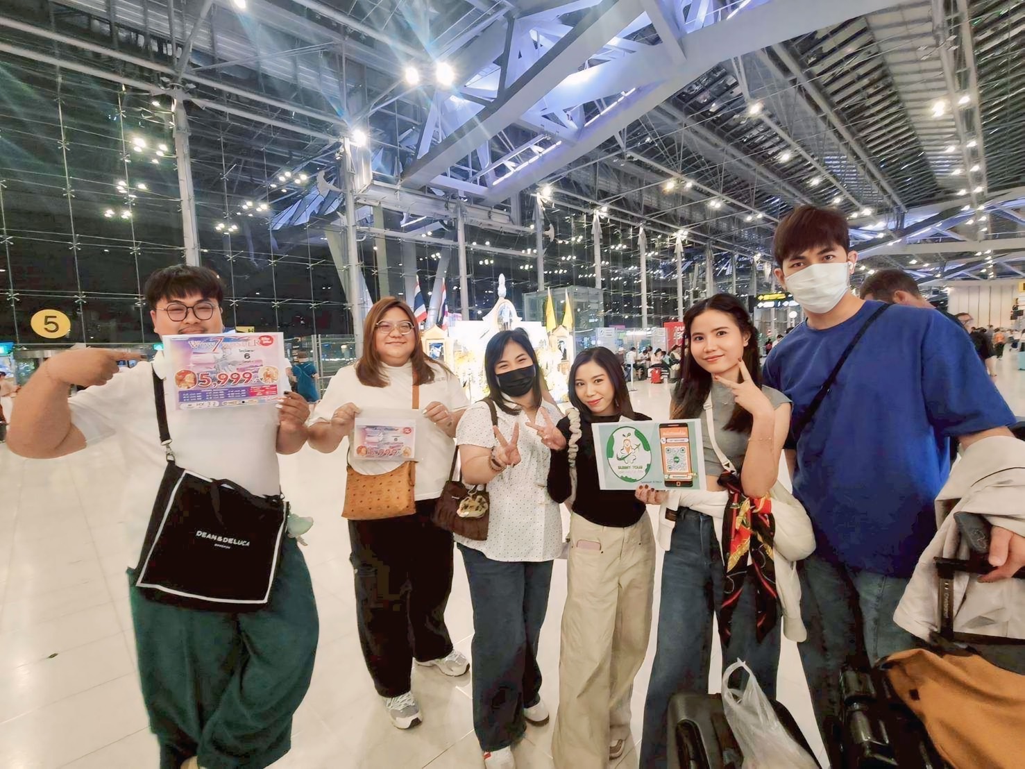 #Reviewลูกค้าบันนี่ทัวร์ ???? ขอขอบพระคุณ  คุณรชตา เขียนโกลา และครอบครัว ที่ไว้วางใจใช้บริการ #bunnytour (บันนี่ทัวร์)  ได้ให้บริการทัวร์ โปรแกรม RW7-6TH1 ???????? Hongkong  WOW 7 WONDER เต็มวัน 3 วัน 2 คืน เดินทาง วันที่  08 - 10    ก.ค. 68