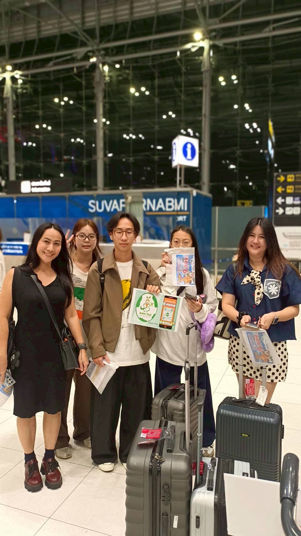 ✈รอยยิ้มและความไว้วางใจของลูกค้าคือที่สุดครับ! ขอขอบพระคุณที่ให้เกียรติ Bunny Tour (บันนี่ ทัวร์) ได้ดูแลการเดินทางครับ 

โปรแกรม :: R10-5T1H4 -Let's Go Hongkong Peak Tram (One way) X Cruising
