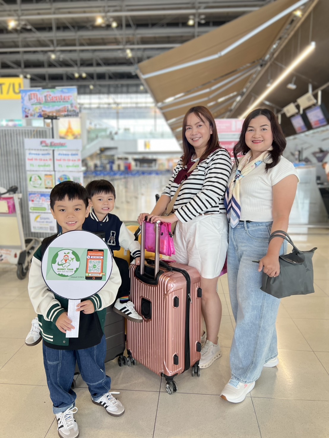 BunnyTour ขอขอบคุณ คุณปัทมพร ลูกค้าที่น่ารัก ที่ไว้วางใจให้เราดูแลการเดินทางในทริปนี้ BunnyTour ยินดีที่ได้เป็นส่วนหนึ่งในความทรงจำครั้งนี้ และหวังว่าจะได้ดูแลกันอีกในโอกาสต่อไป